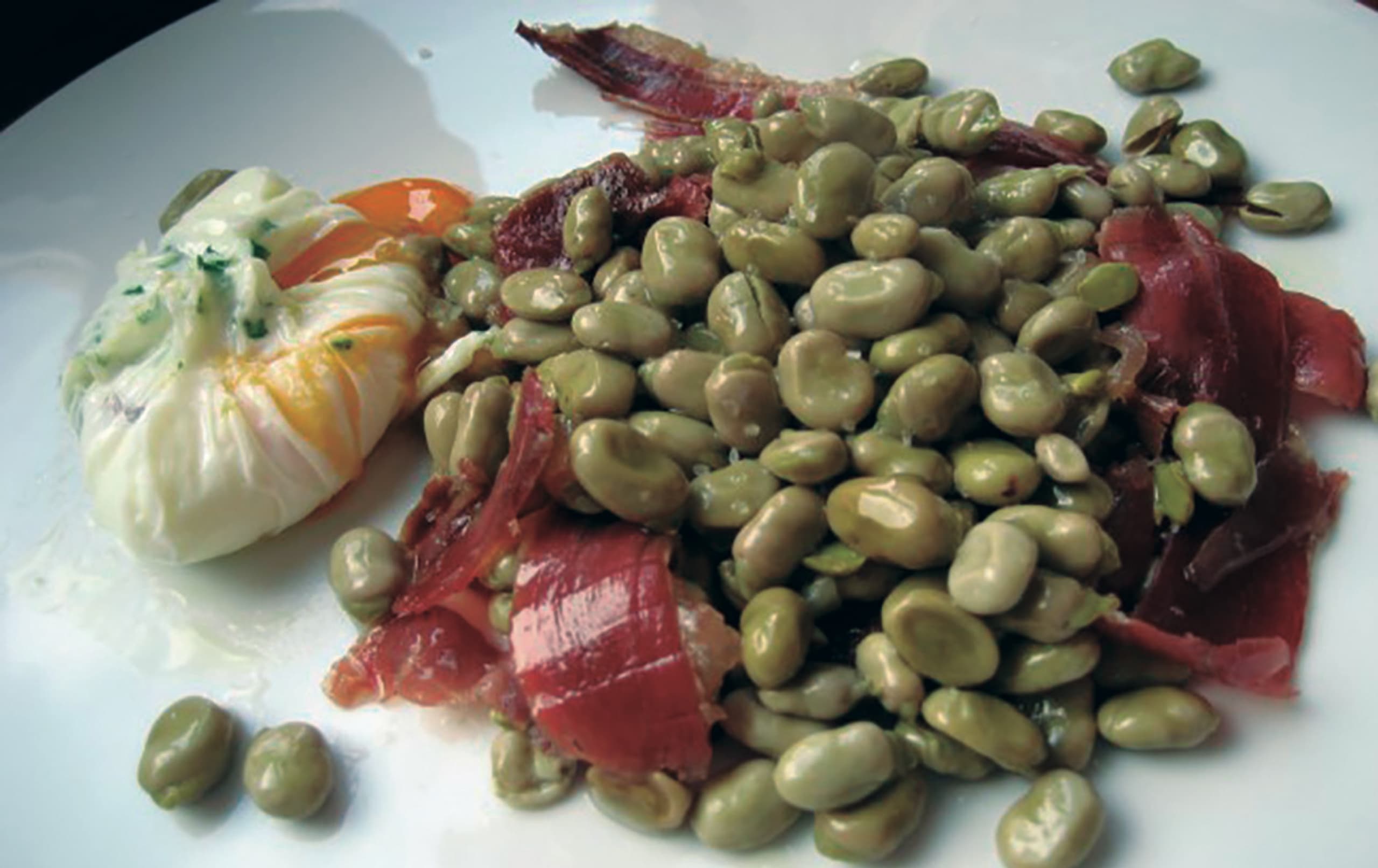 Habas con jamón de Trevélez