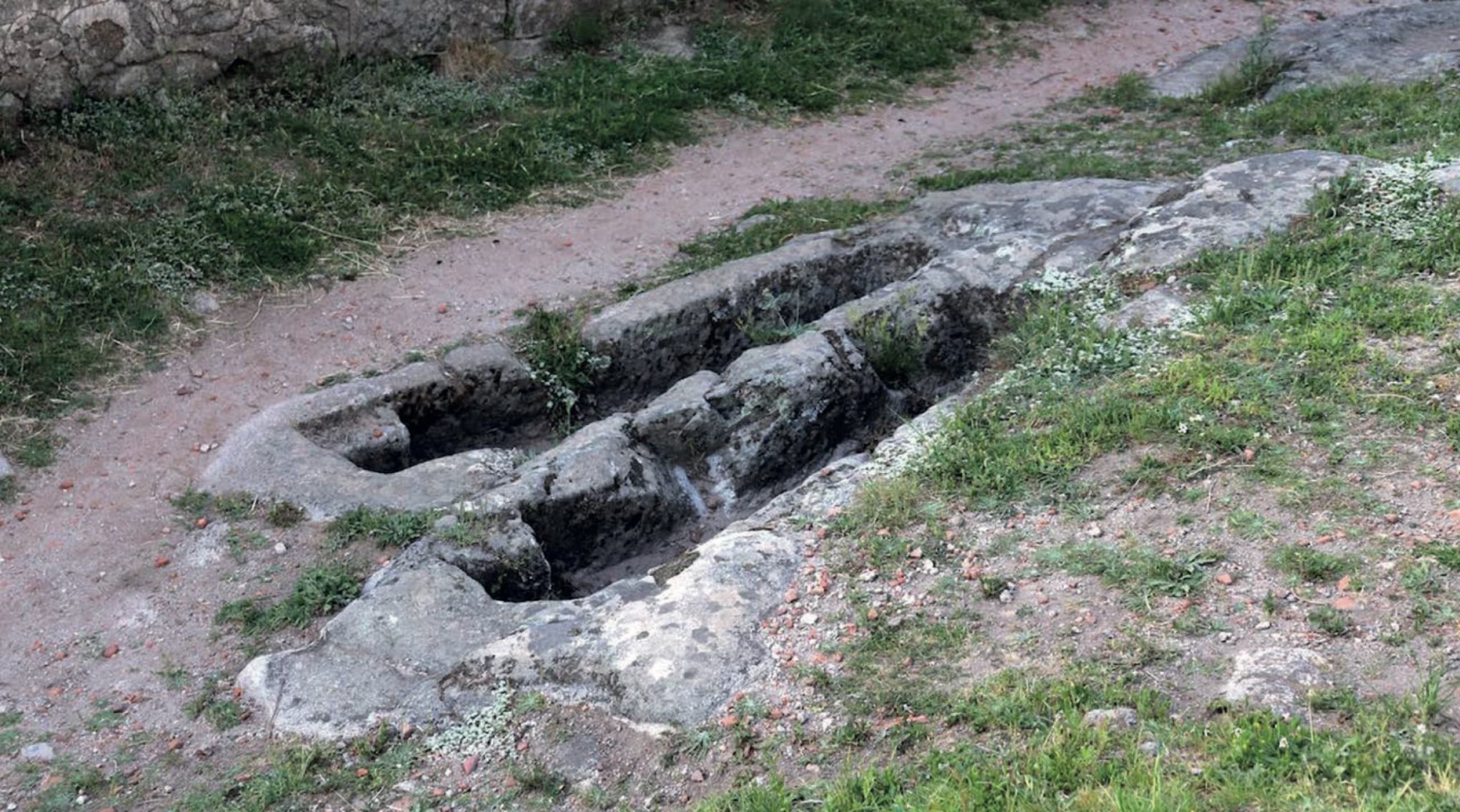 Tumbas antropomorfas