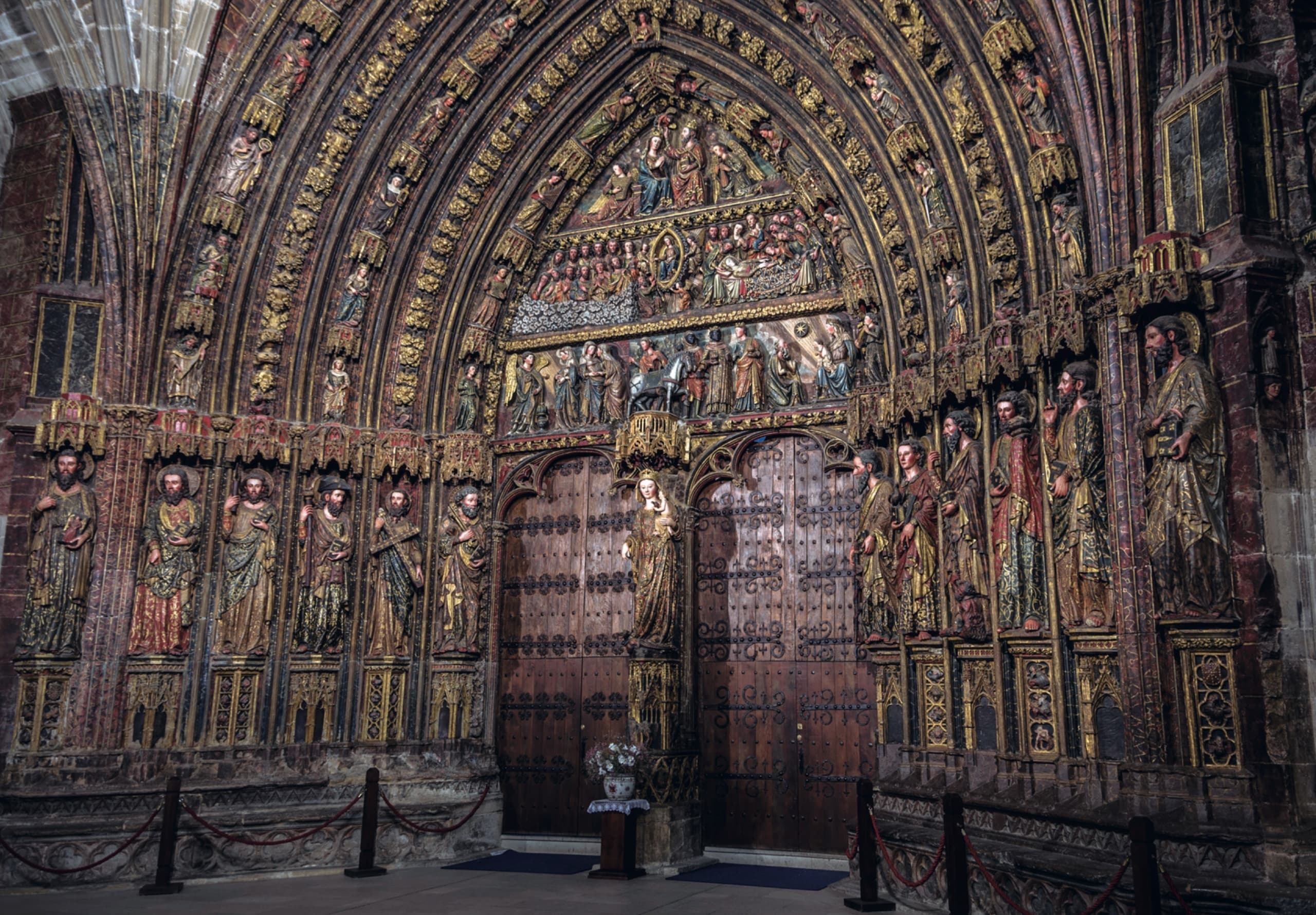 Iglesia y pórtico de Santa María de los Reyes (siglos XII-XVI)