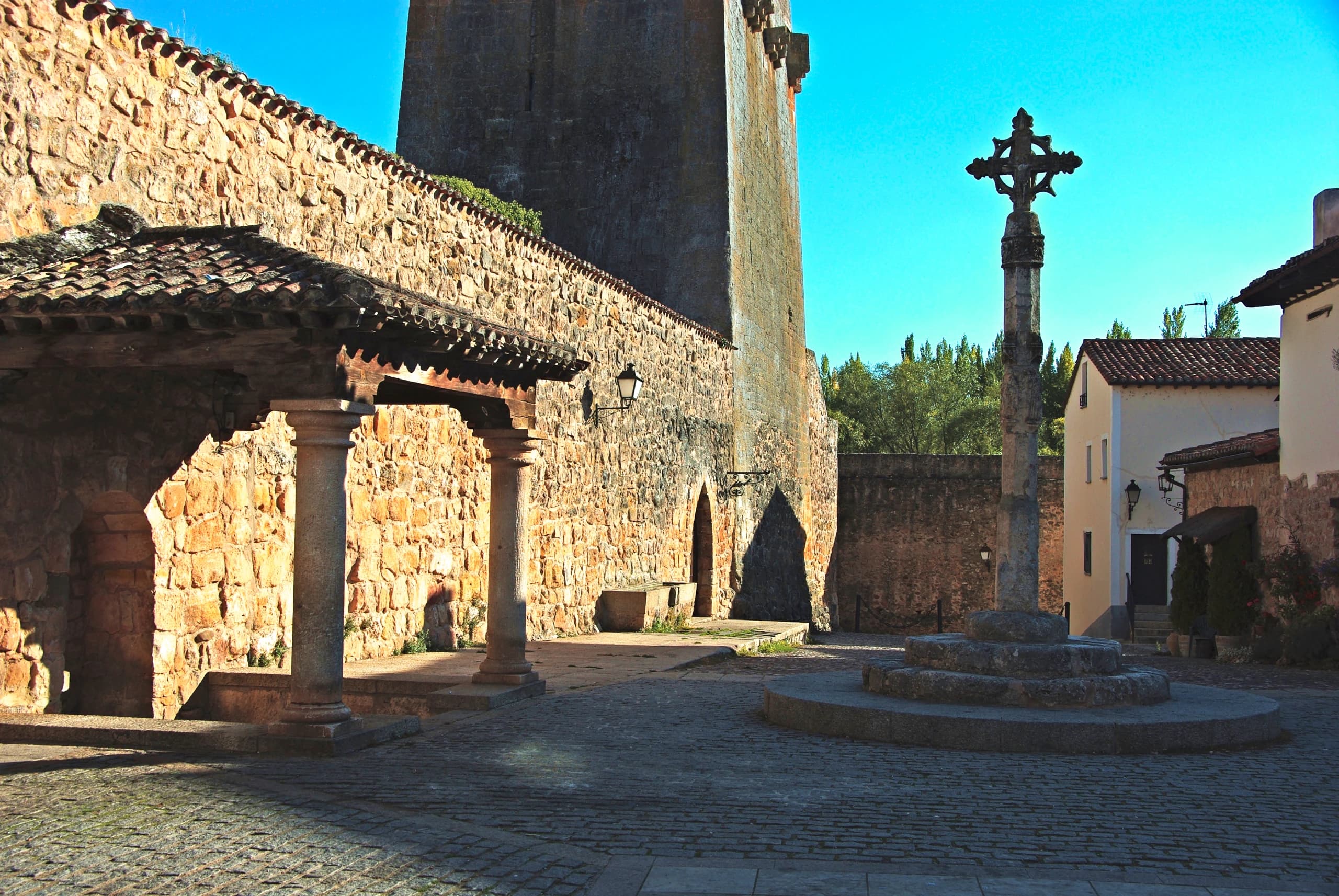 Plazas de Doña Urraca, Doña Sancha y del Obispo Peña