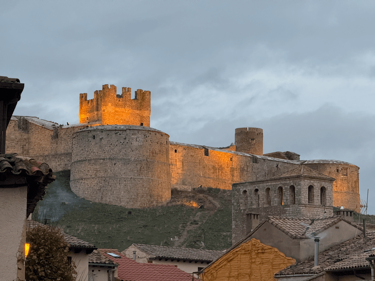 Murallas y Puerta de Aguilera