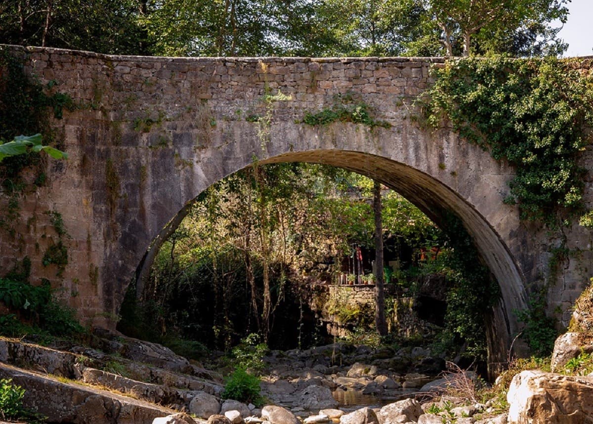 Puente sobre el río Argonza