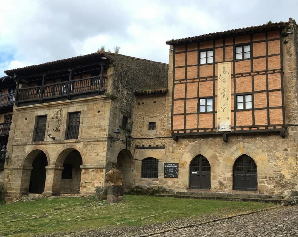 Casas del Águila y la Parra