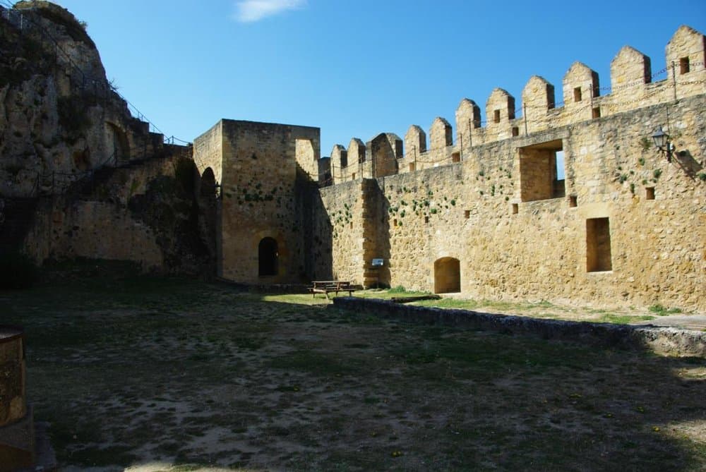 Puertas y Recinto Amurallado