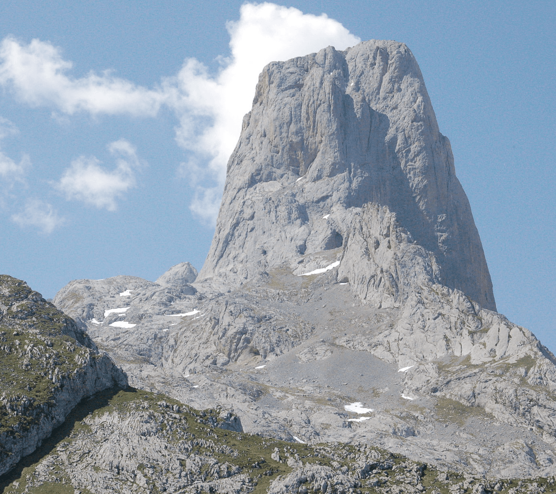 Vistas al Naranjo de Bulnes (Picu Urriellu)