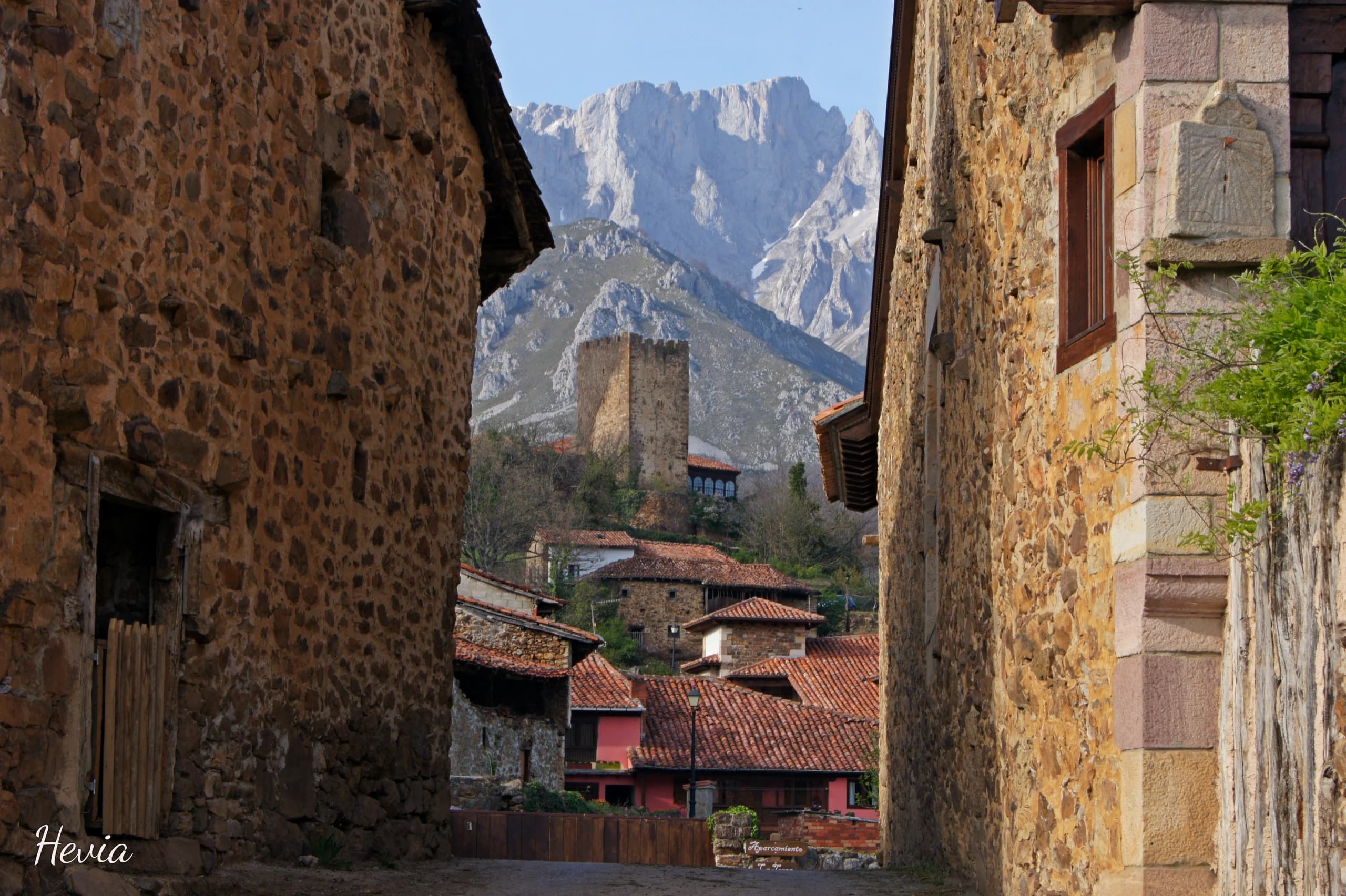 Torre medieval de Mogrovejo