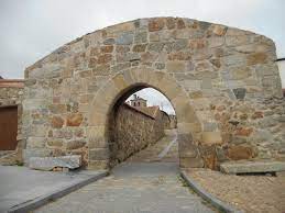 Puerta de Piedrahita o Puerta de la Villa