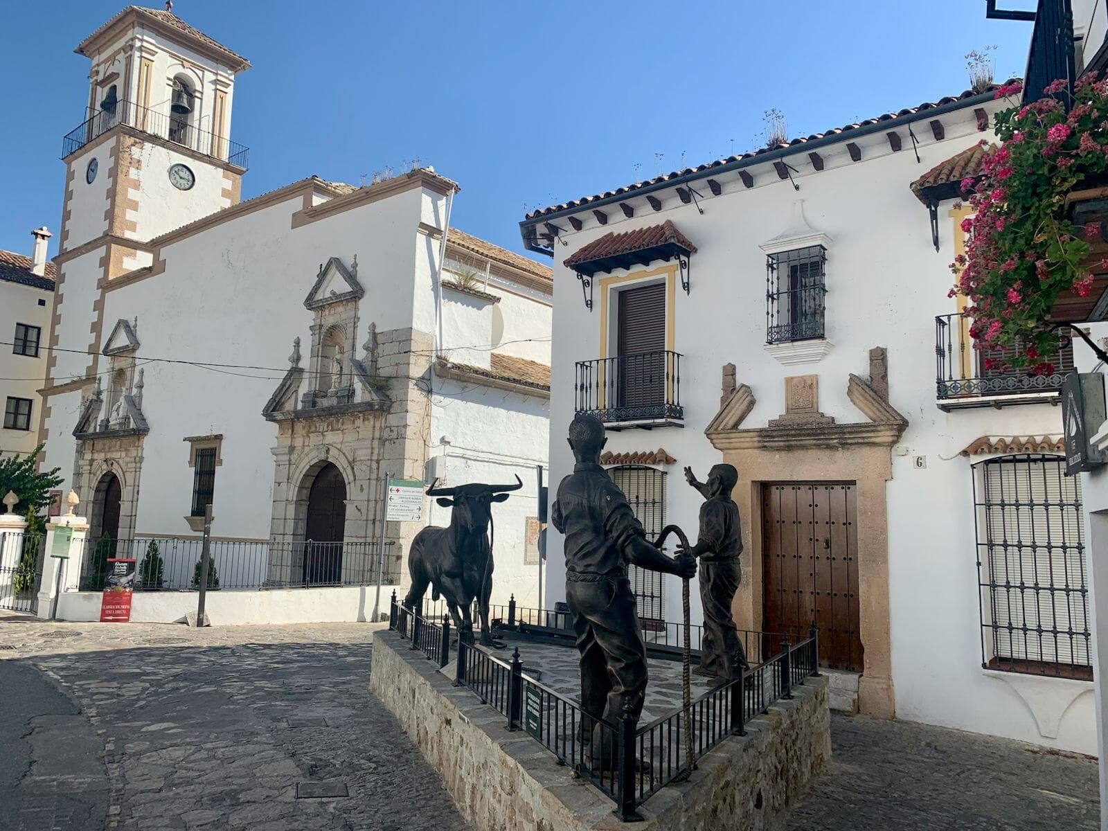 Historia, Tradición y Textiles en la Ruta de los Pueblos Blancos