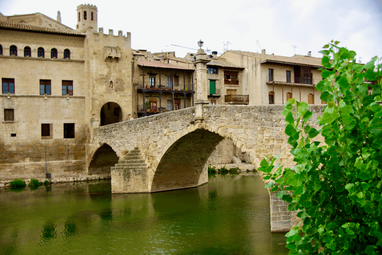 Pueblos con puente histórico