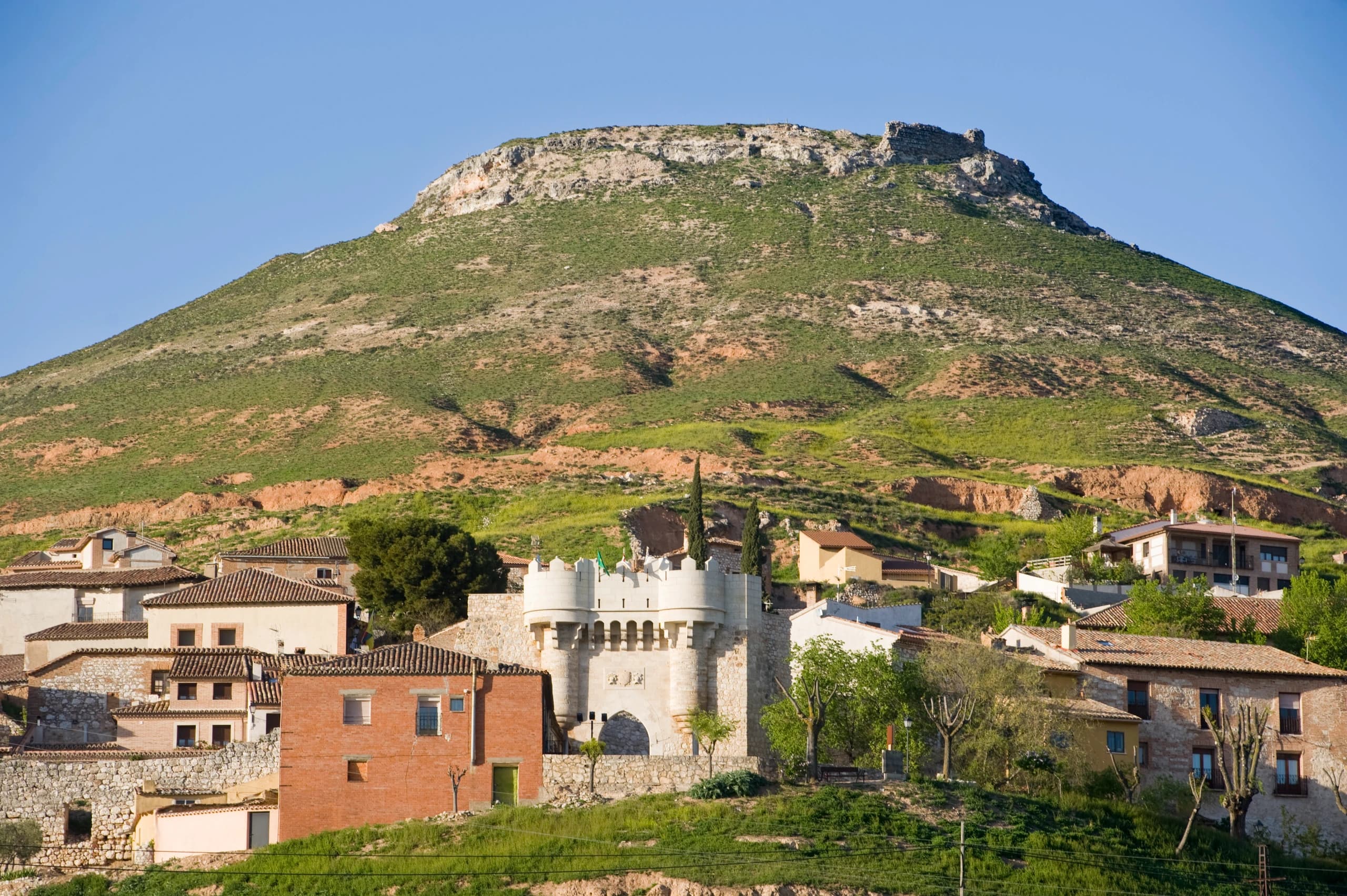 Sendero a las ruinas del castillo de Hita