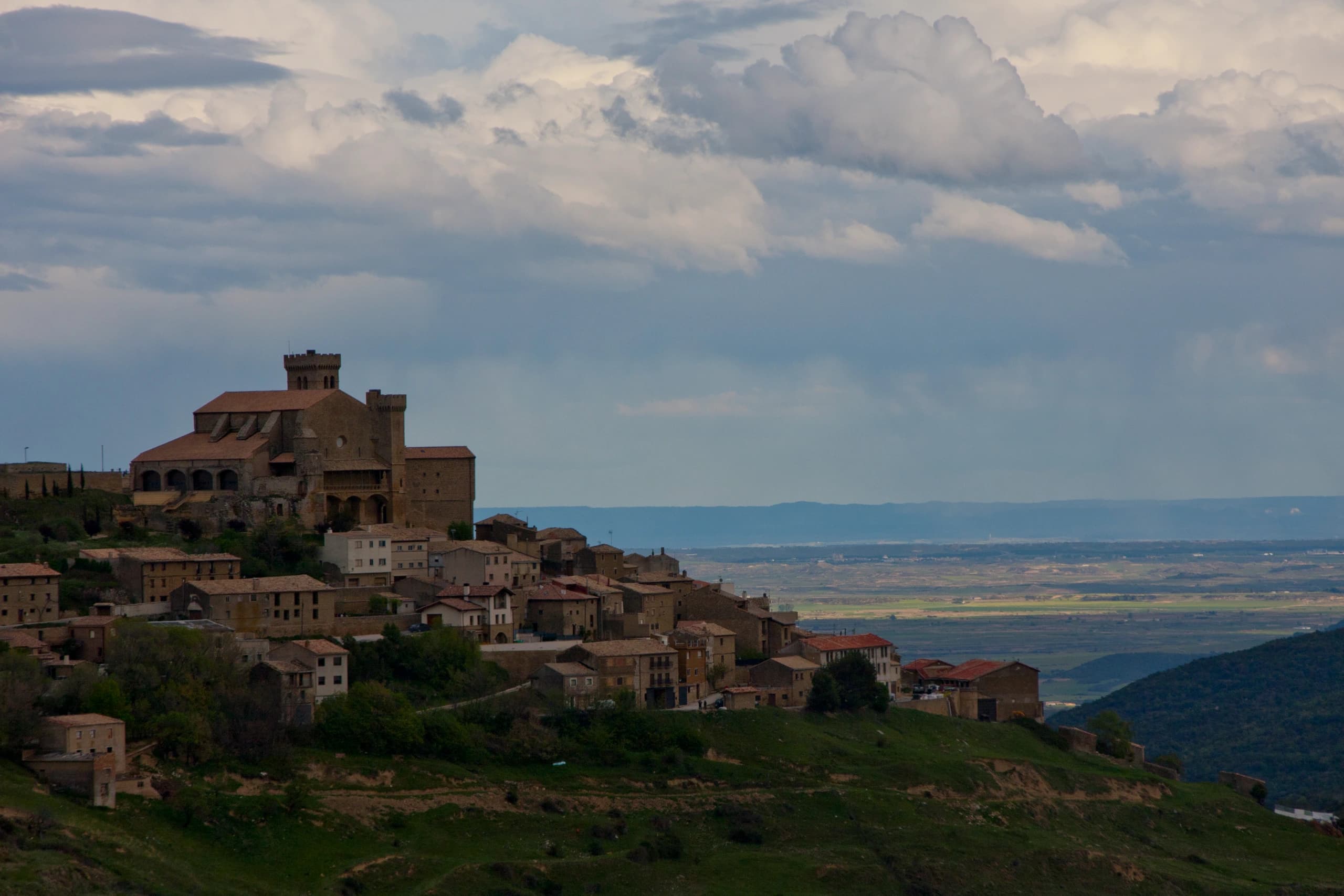 Zwischen Geschichte und Landschaften, eine Reise in die mittelalterliche Vergangenheit