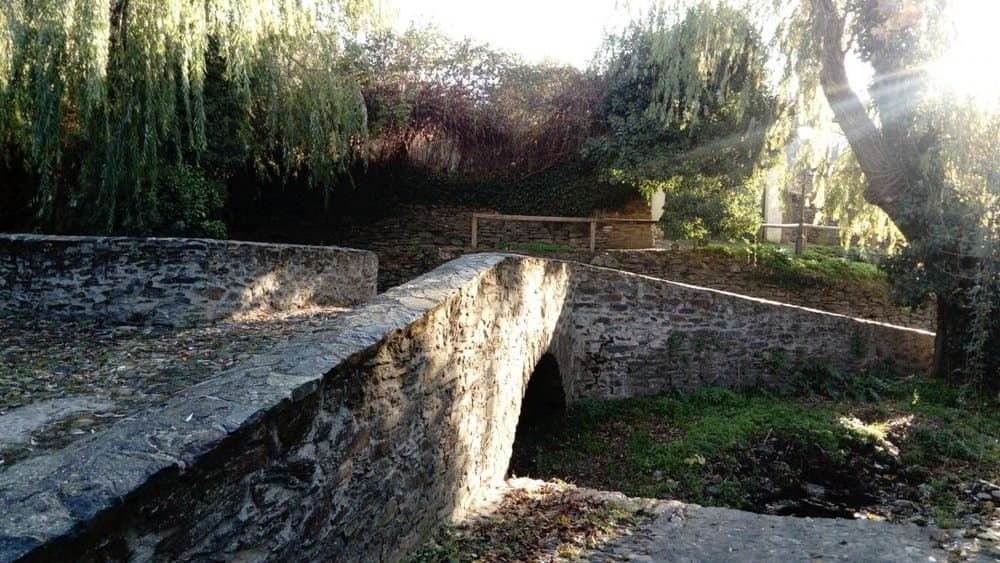Ponte de acesso à antiga fábrica de curtumes