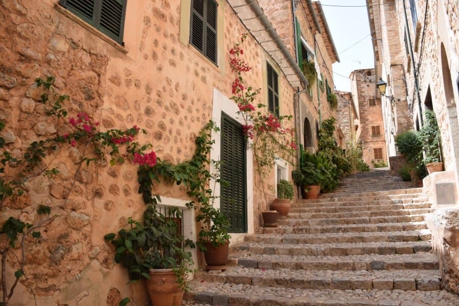 Rincones de Fornalutx: Un Paseo por la Mallorca Más Auténtica