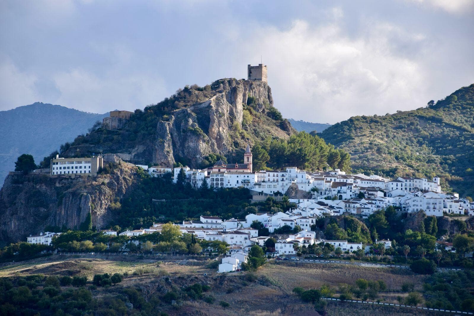 Discover Zahara de la Sierra: A Historical and Natural Treasure Among the Mountains of Cádiz